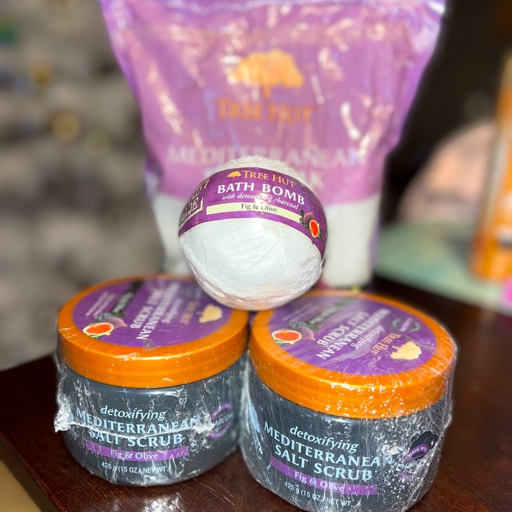 TREE HUT DISCONTINUED BUNDLE